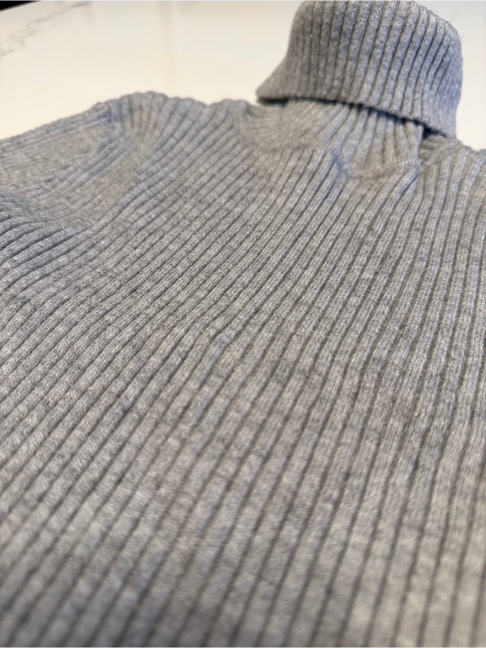 Crop Ribbed Turtleneck Sweater - Gray